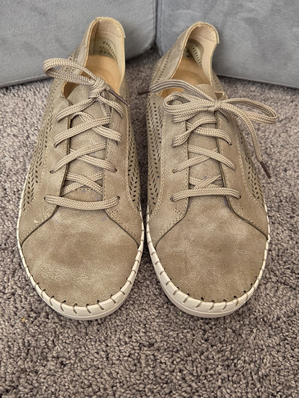 easy street Taupe/Beige "Brodie" Perforated Lace-Up Sneakers, Sz7.5, NWOT - Picture 2 of 4